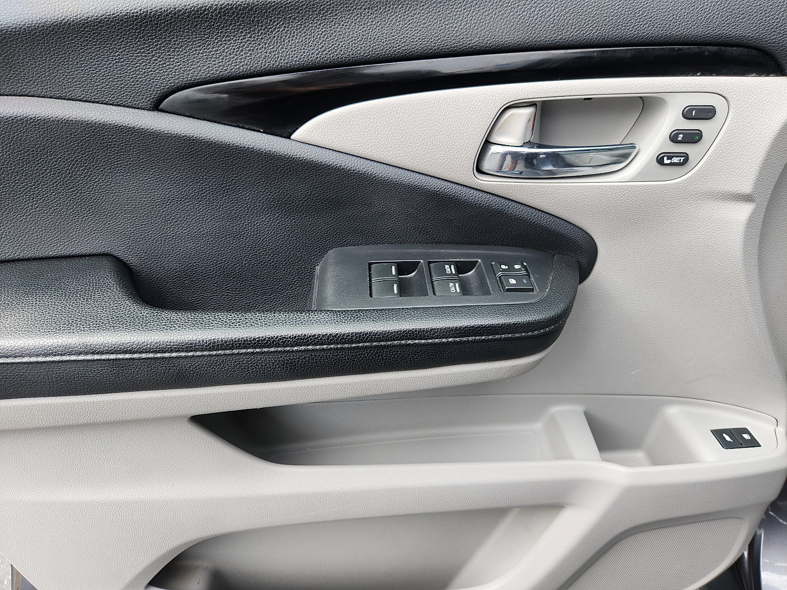 Used 2016 Honda Pilot Touring image 15
