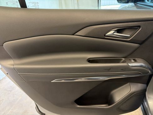 Used 2025 Chevrolet Traverse LT image 25