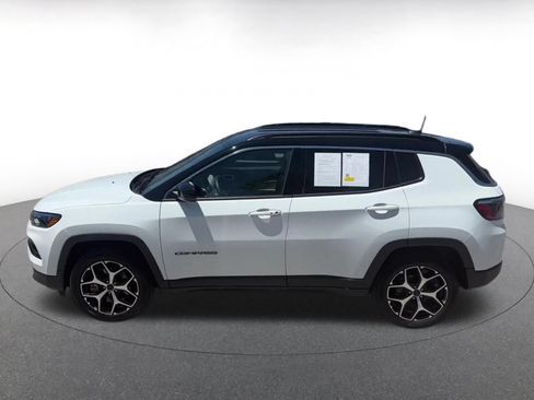 Used 2025 Jeep Compass Limited AWD/4WD image 9