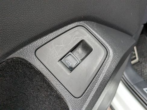 Certified 2024 Volkswagen Tiguan SE R-Line image 29