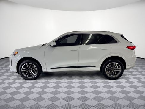 Used 2025 Audi Q5 Premium w/ Convenience Package AWD/4WD image 2