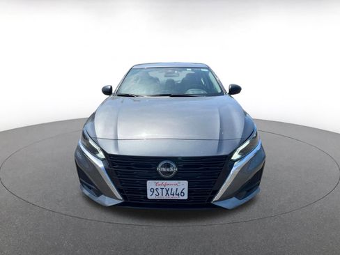 Used 2025 Nissan Altima 2.5 SV FWD image 2