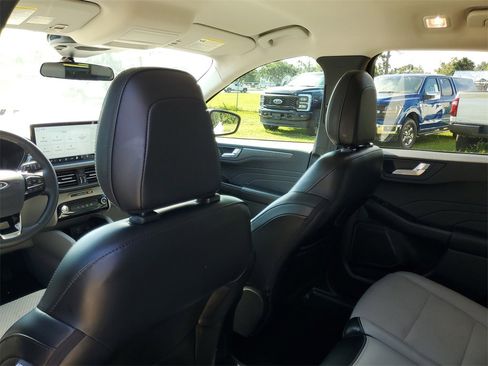 Used 2023 Ford Escape SE image 29