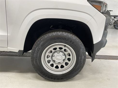 Used 2024 Chevrolet Colorado W/T image 14