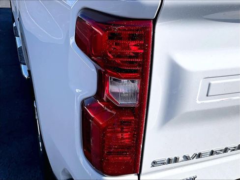 Used 2022 Chevrolet Silverado 1500 LT image 34