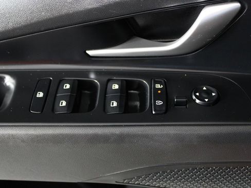 Certified 2025 Hyundai Elantra SE image 23