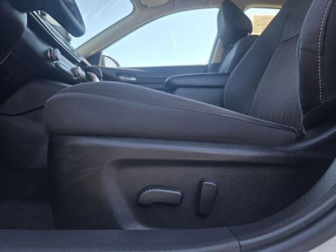Used 2025 Nissan Altima 2.5 SV FWD image 12
