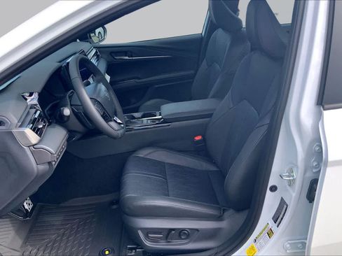 New 2026 Toyota Camry Hybrid FWD image 9