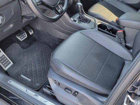 Used 2020 Volkswagen Tiguan SE R-Line image 25