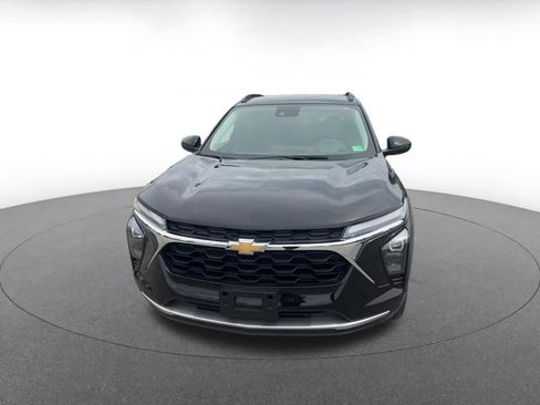Used 2025 Chevrolet Trax LT FWD image 3