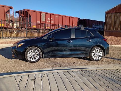 Used 2025 Toyota Corolla SE image 3