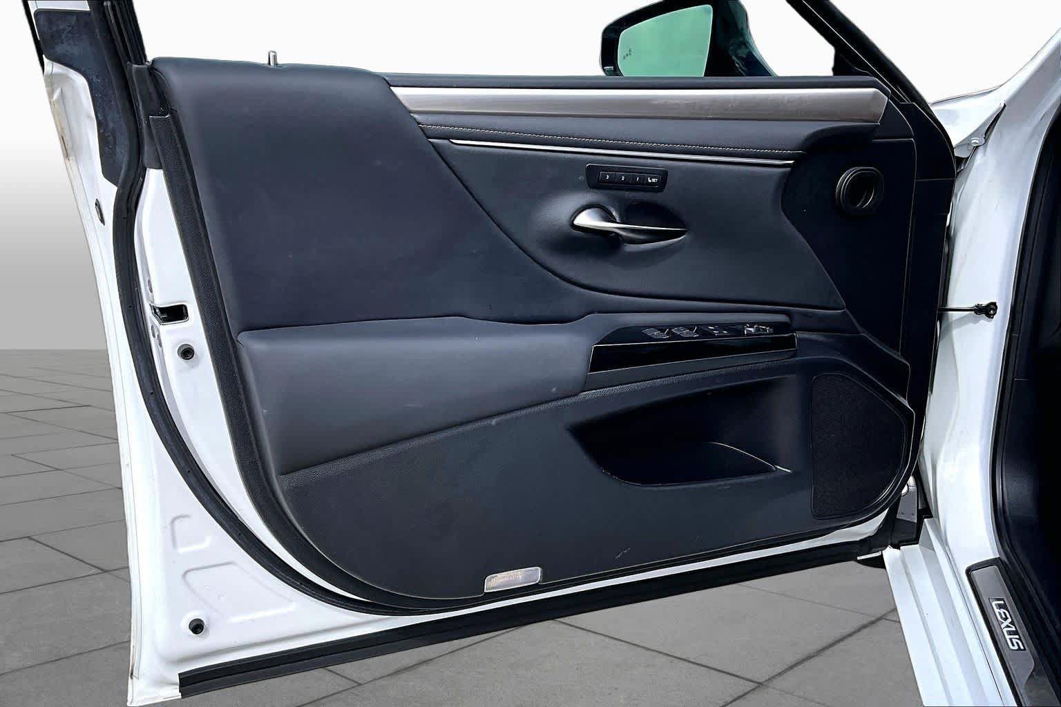 Used 2024 Lexus ES 350 F Sport w/ Accessory Package (Z2) FWD image 21