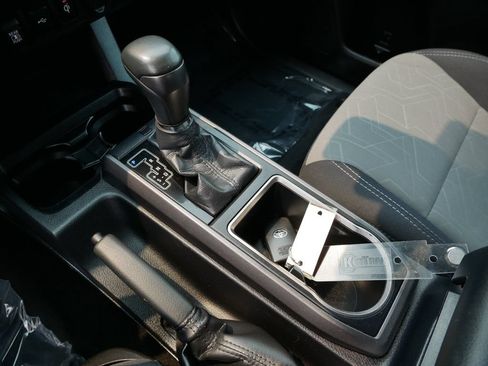 Certified 2020 Toyota Tacoma TRD Sport AWD/4WD image 18