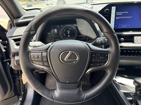 Used 2023 Lexus UX 250h AWD w/ Premium Package image 18