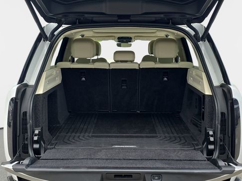 Certified 2023 Land Rover Range Rover SE image 12