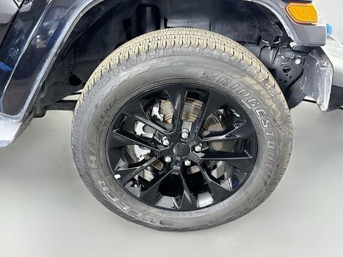 Used 2021 Jeep Wrangler Unlimited Sahara image 32