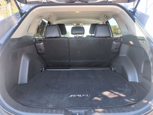 Certified 2021 Toyota RAV4 LE w/ Carpet Mat Package (TMS) image 30