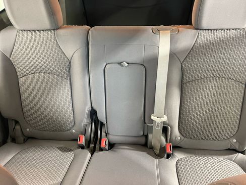 Used 2011 Chevrolet Traverse LT image 26