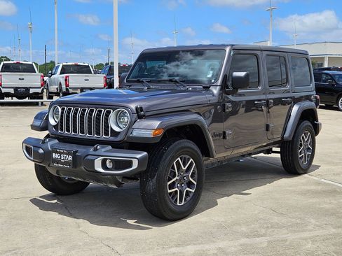 Used 2025 Jeep Wrangler Unlimited Sahara AWD/4WD image 10