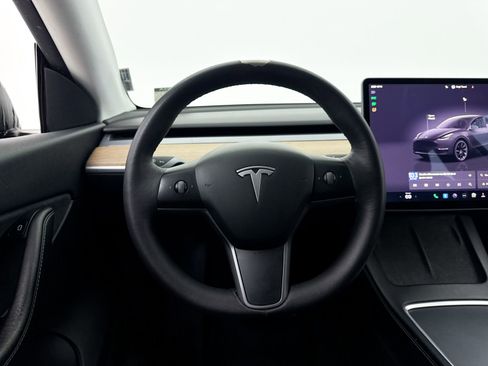 Used 2022 Tesla Model Y Long Range AWD/4WD image 3