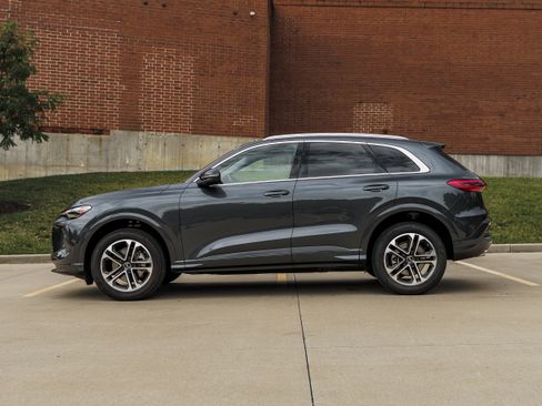 Certified 2025 Audi Q5 Premium AWD/4WD image 6