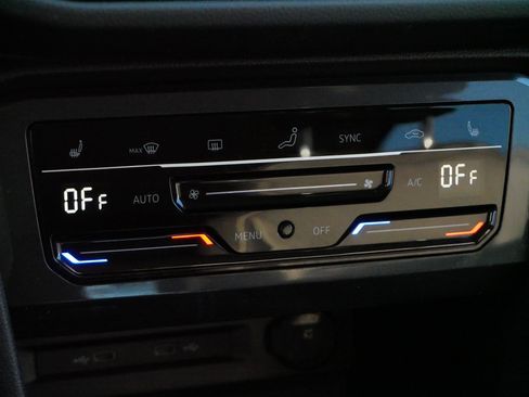 Used 2022 Volkswagen Tiguan SE image 23