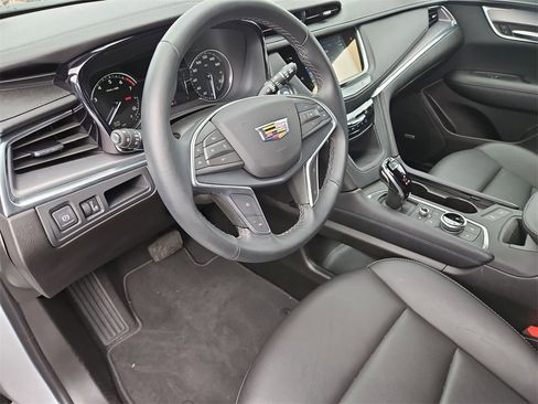 Used 2025 Cadillac XT5 Luxury image 7