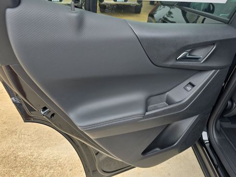 Used 2026 Chevrolet Equinox LT w/ Safety and Technology Package FWD image 11