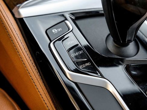 Used 2019 BMW 530i xDrive w/ M Sport Package image 23