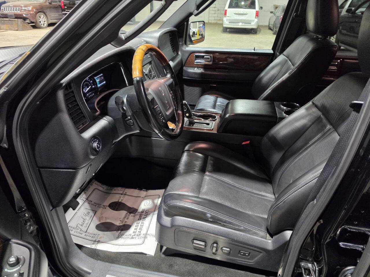 Used 2017 Lincoln Navigator Select AWD/4WD image 26
