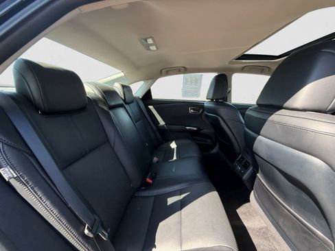 Used 2018 Toyota Avalon Limited image 18
