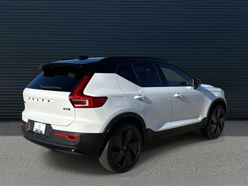 New 2026 Volvo XC40 B5 Ultra w/ Climate Package image 5
