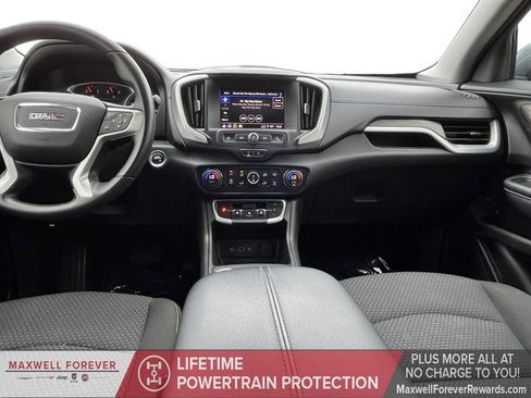 Used 2024 GMC Terrain SLE w/ Driver Convenience Package image 3