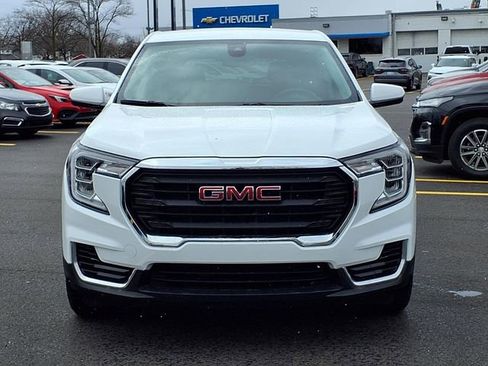 Used 2024 GMC Terrain SLE image 22