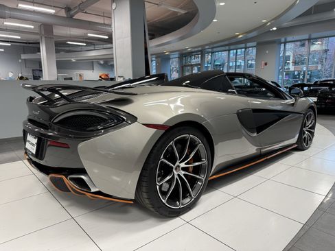 Used 2018 McLaren 570S Spider image 8
