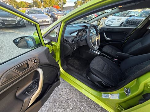 Used 2013 Ford Fiesta SE image 12