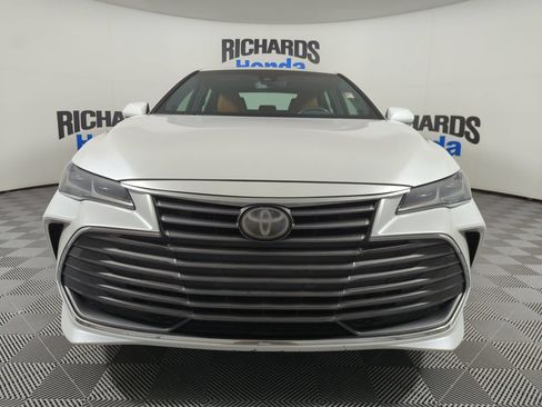 Used 2019 Toyota Avalon Limited FWD image 3