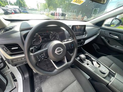 Used 2024 Nissan Rogue SV AWD/4WD image 9
