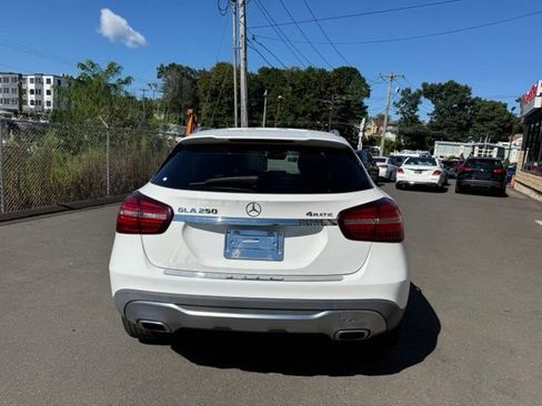Used 2020 Mercedes-Benz GLA 250 4MATIC w/ Premium Package image 4