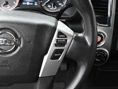 Used 2018 Nissan Titan SV AWD/4WD image 25
