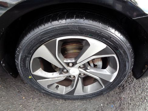 Used 2017 Chevrolet Sonic Premier image 36