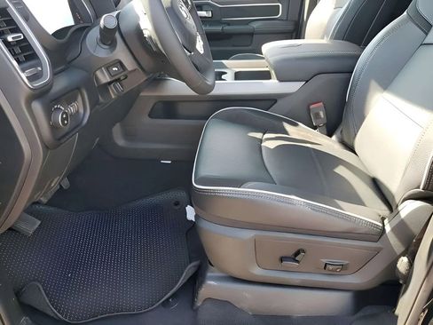 New 2025 RAM 2500 Laramie AWD/4WD image 7