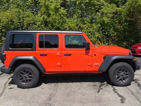 Used 2018 Jeep Wrangler Unlimited Sport S AWD/4WD image 5