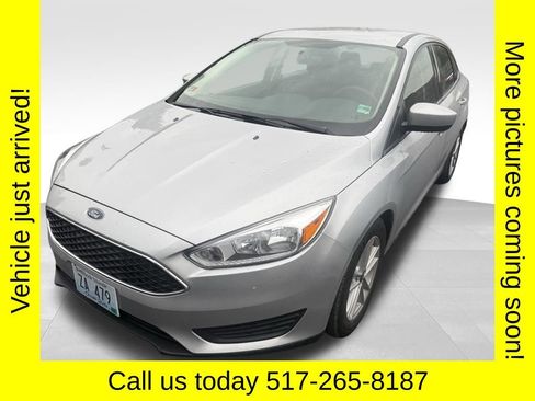 Used 2018 Ford Focus SE FWD image 2