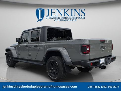 Used 2023 Jeep Gladiator Overland w/ LED Lighting Group AWD/4WD image 7