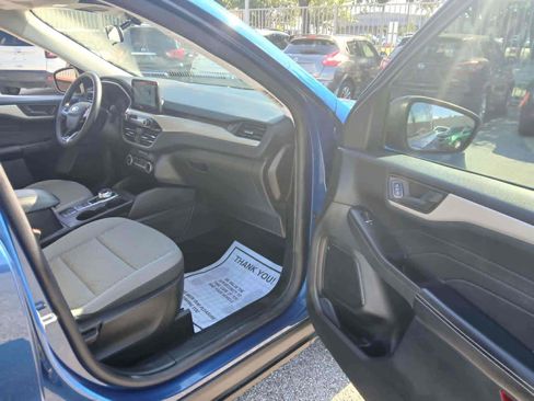 Used 2022 Ford Escape SE w/ Cold Weather Package AWD/4WD image 10