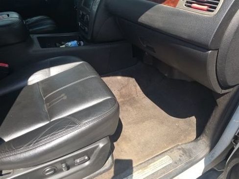Used 2009 GMC Yukon SLT AWD/4WD image 32