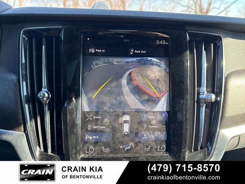 Used 2017 Volvo V90 T6 Cross Country image 25