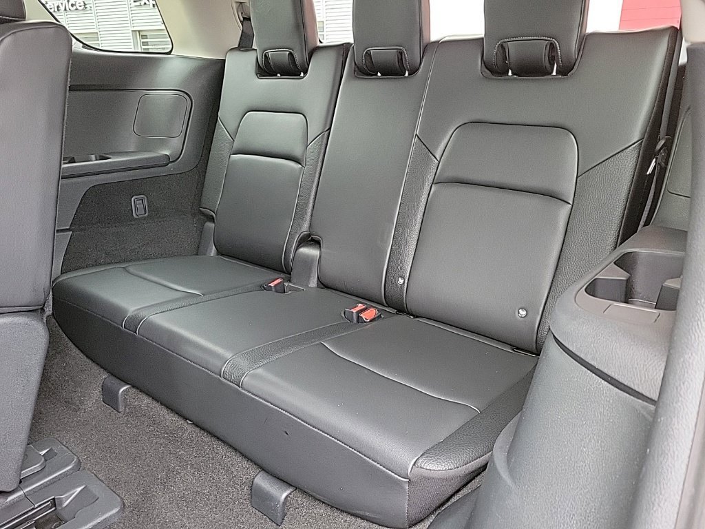 Used 2025 Nissan Pathfinder SL AWD/4WD image 17