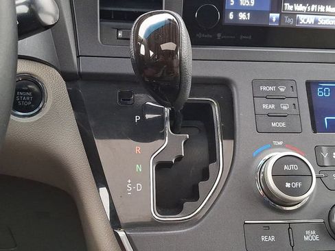 Used 2016 Toyota Sienna XLE AWD/4WD image 11